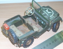Jeep. Ratti on muuten kahdesta naulasta ja avainrenkaasta.