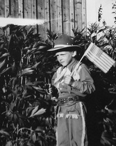 Minä taas cowboy. Autojen lisäksi cowboyt ja Tex Willer oli kova sana.  Puku saatu Ameriikasta.